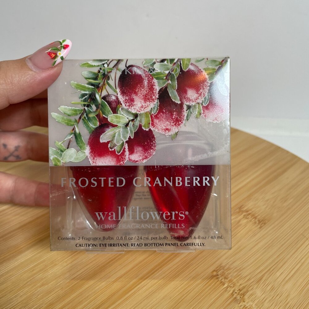 Slatkin & Co Bath & Body Works Frosted Cranberry Wallflower Home Fragrance - Picture 2 of 5